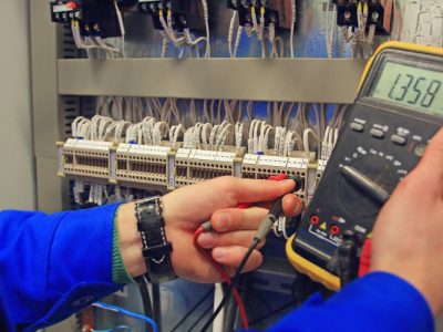 engineer adjusts electrical circuit of the automat